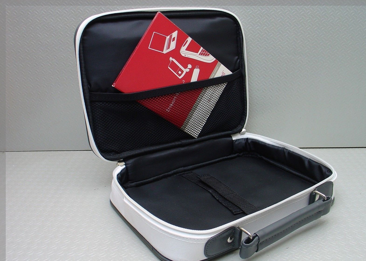 Dicota Base XX 11.6" Laptop Bag Netbook Tablet Carry Case + Mini USB Mouse White
