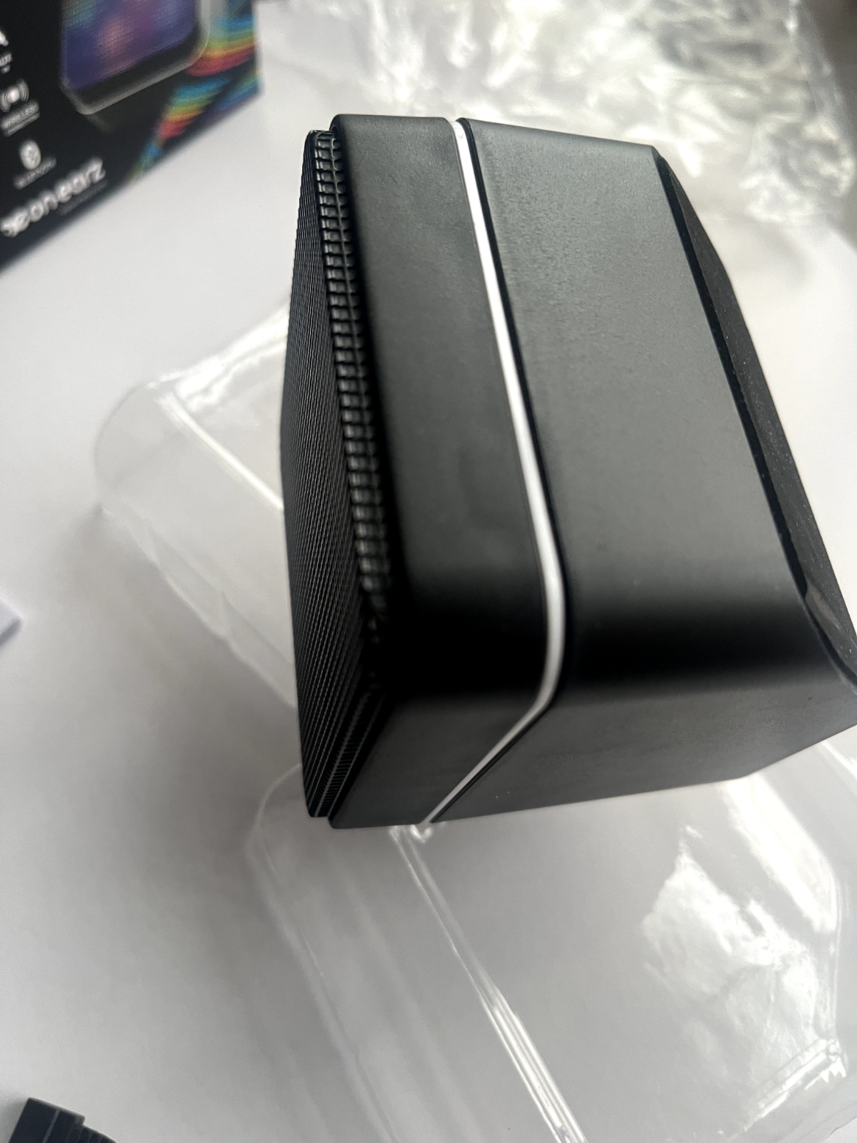 ON-EARZ P60 Bluetooth Speaker LED Show