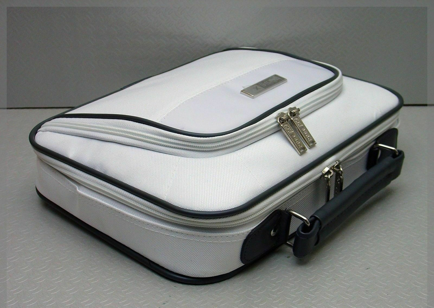 Dicota Base XX Mini Netbook Tablet Carry Case With Handle Laptop Bag 11.6" White