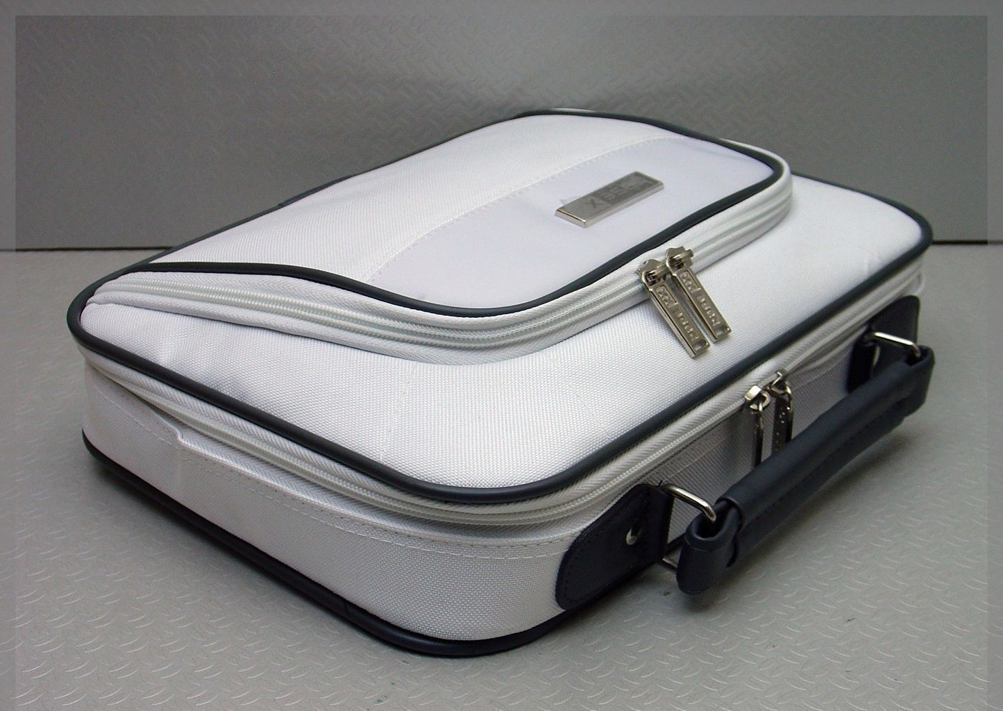 Dicota Base XX 11.6" Laptop Bag Netbook Tablet Carry Case + Mini USB Mouse White