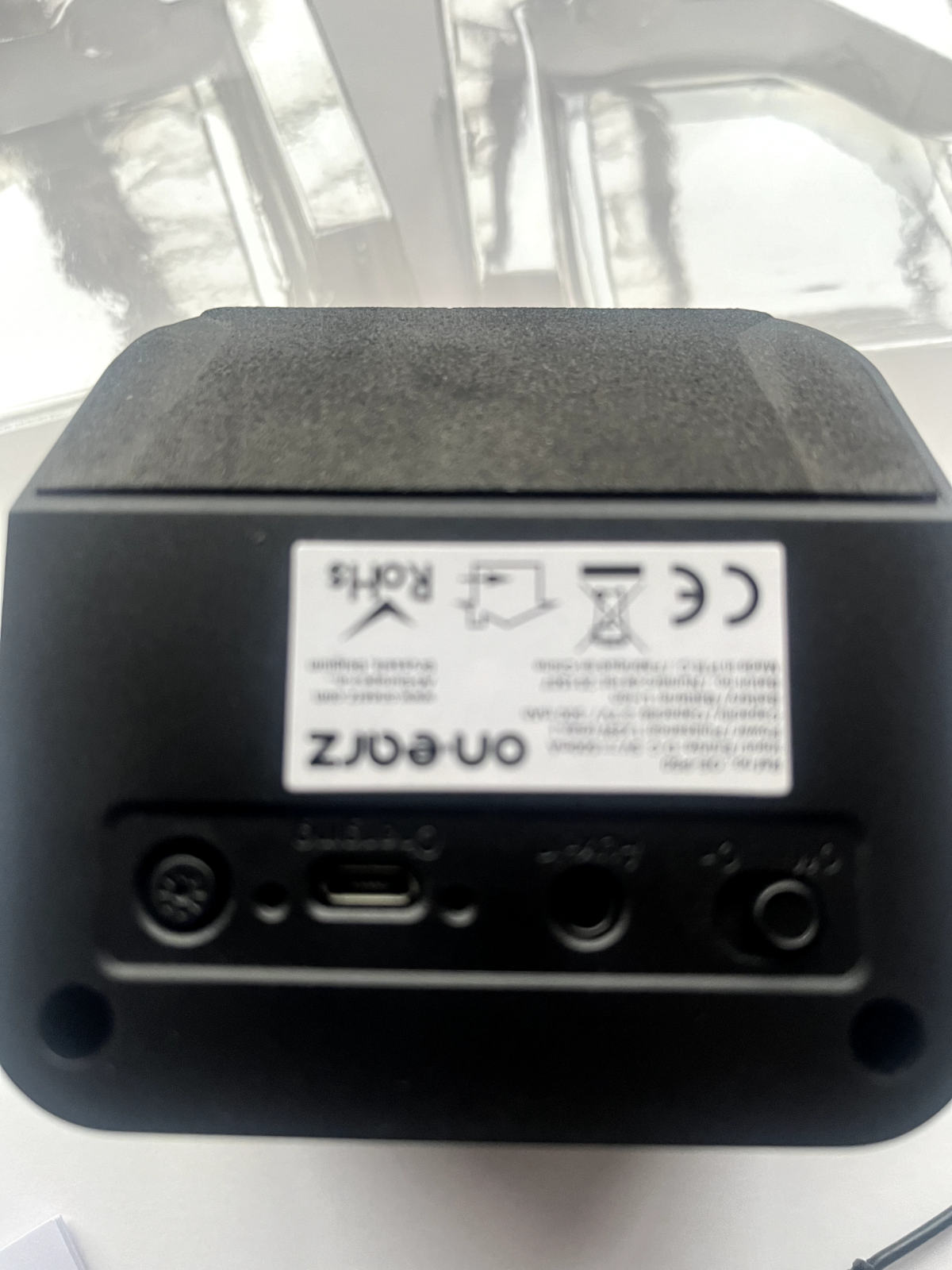 ON-EARZ P60 Bluetooth Speaker LED Show