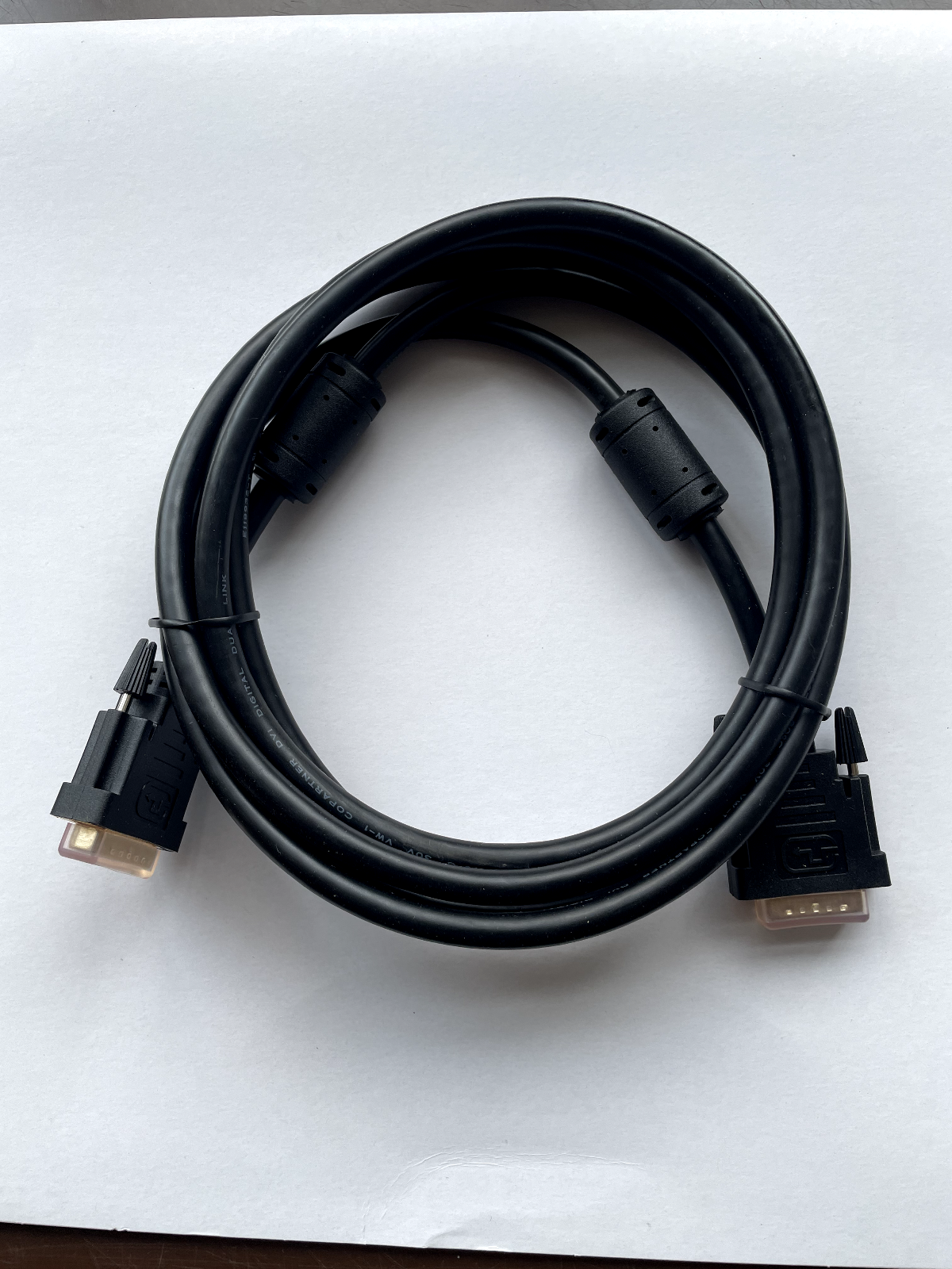 3M DVI to DVI Male-to-Male Cable Adapter - 3m, 9.8ft Brand New Amazon Basics