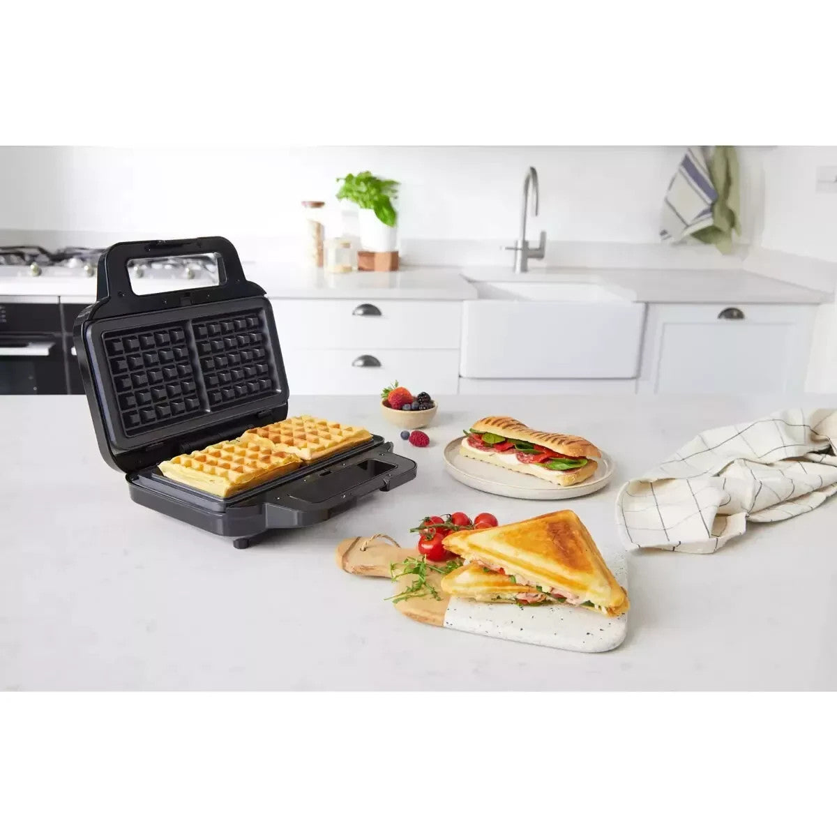 Breville 3 in 1 Sandwich, Waffle and Panini Maker, VST098